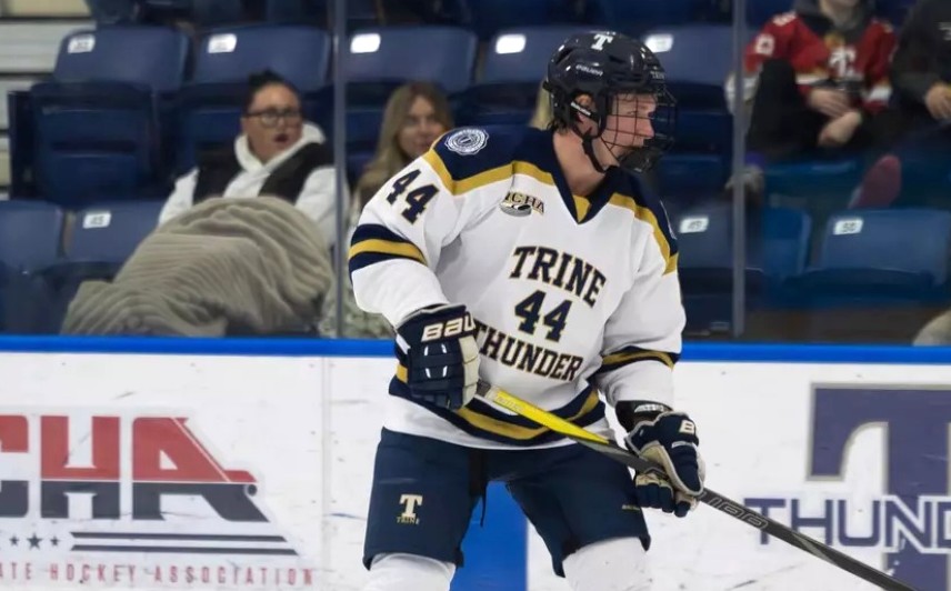 Trine men’s hockey team falls to St. John’s 3-2